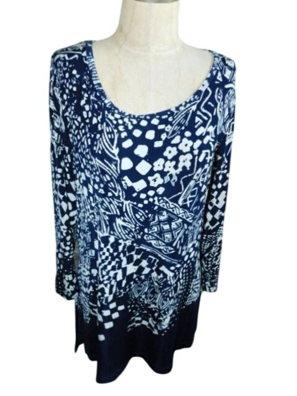 Chico's Travelers Size L Large (2) Navy Blue Print Slinky Stretchy Top